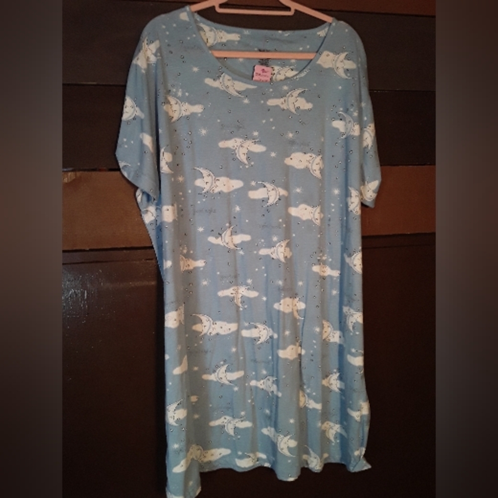 Pnaeong XXL 20-22 Adorable Blue Moon Print Short sleeve Nightshirt